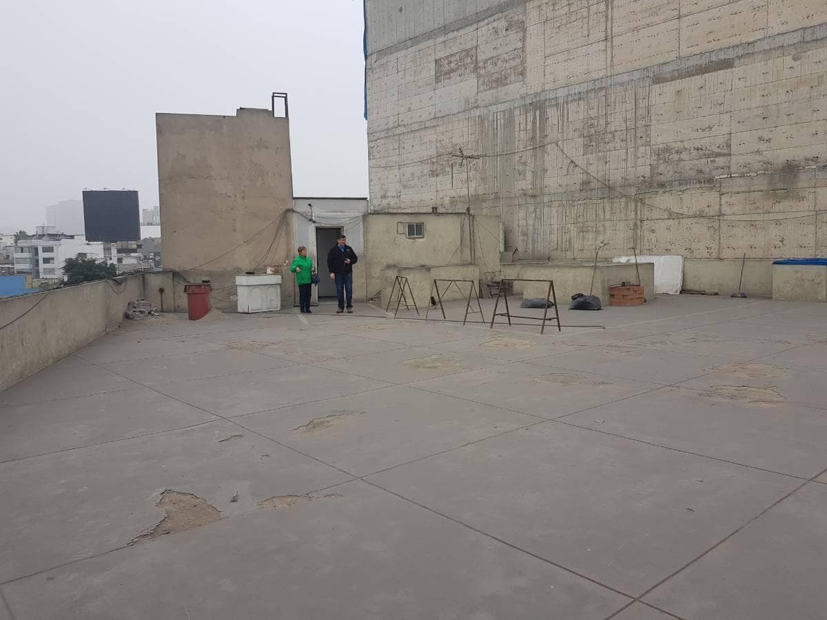 Remate de Azotea de 196 m² y Cochera de 12 m² en Av El Polo y Av Primavera — foto 2