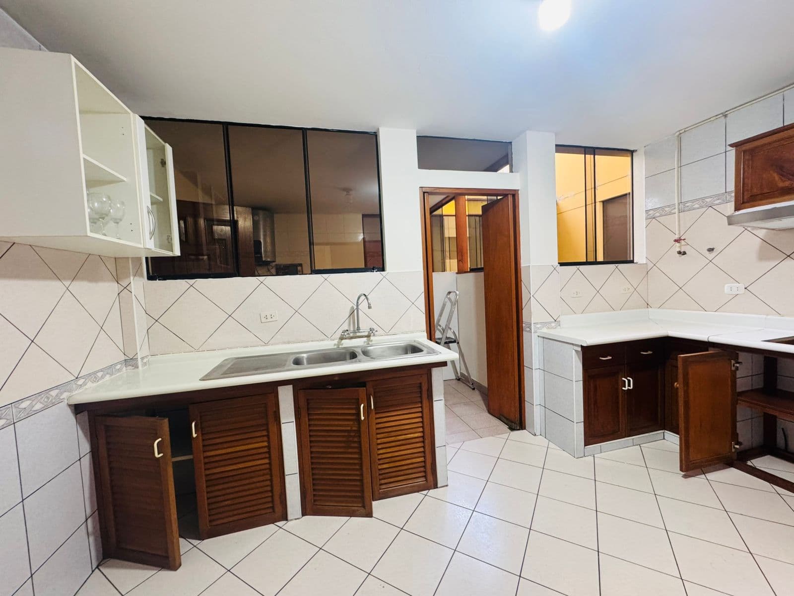VENDO AMPLIO Y LUMINOSO DEPARTAMENTO EN SAN ISIDRO – 198 m² — foto 4