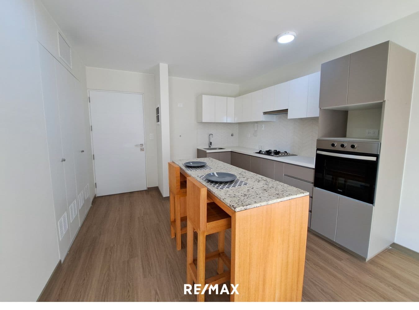 Departamento En Venta En Miraflores, Con Cochera Y Vista Externa — foto 7