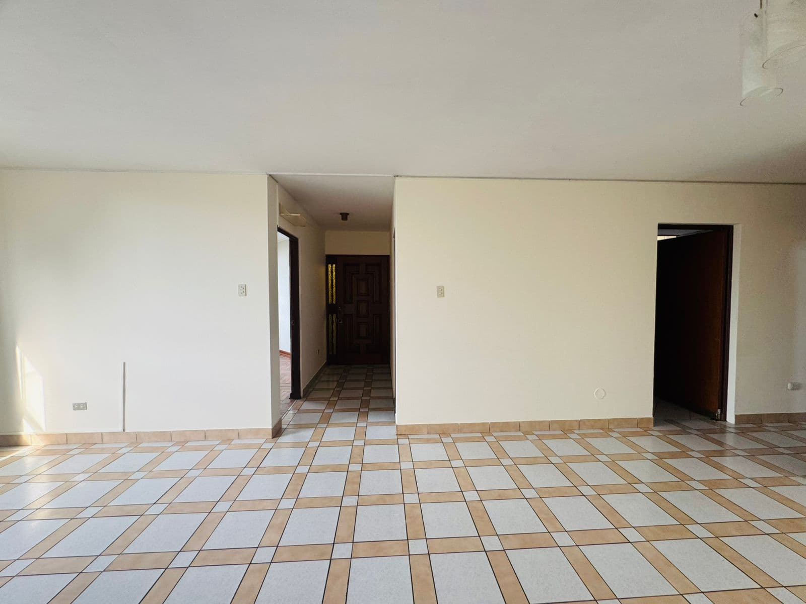 VENDO AMPLIO Y LUMINOSO DEPARTAMENTO EN SAN ISIDRO – 198 m² — foto 2