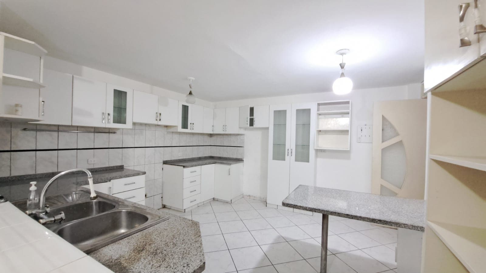 VENDO DUPLEX EN SURQUILLO - A UN PASO DE SAN ISIDRO — foto 6