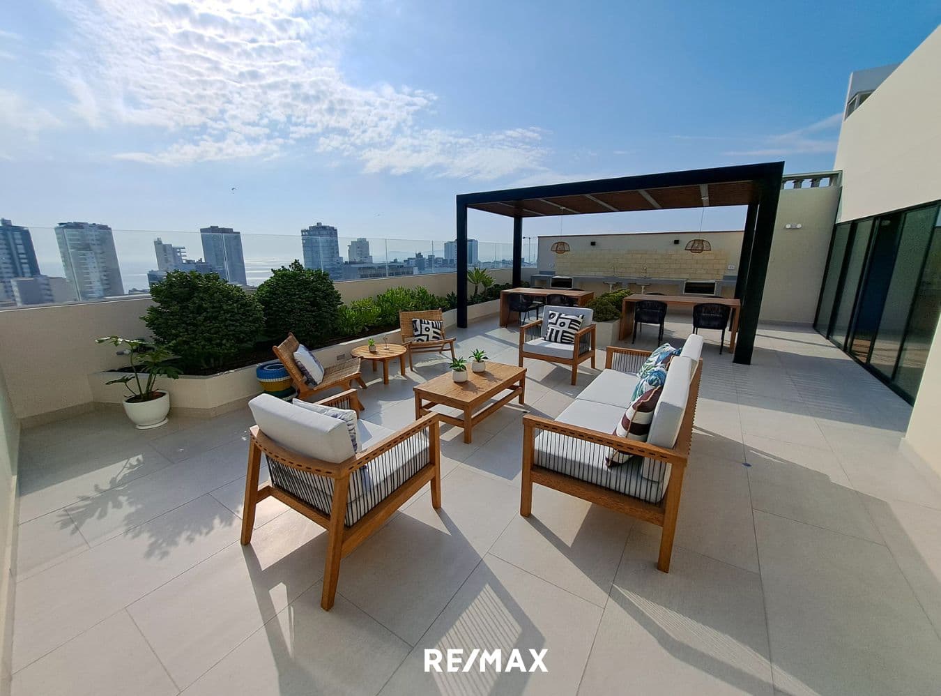Departamento En Venta En Miraflores, Con Cochera Y Vista Externa — foto 13