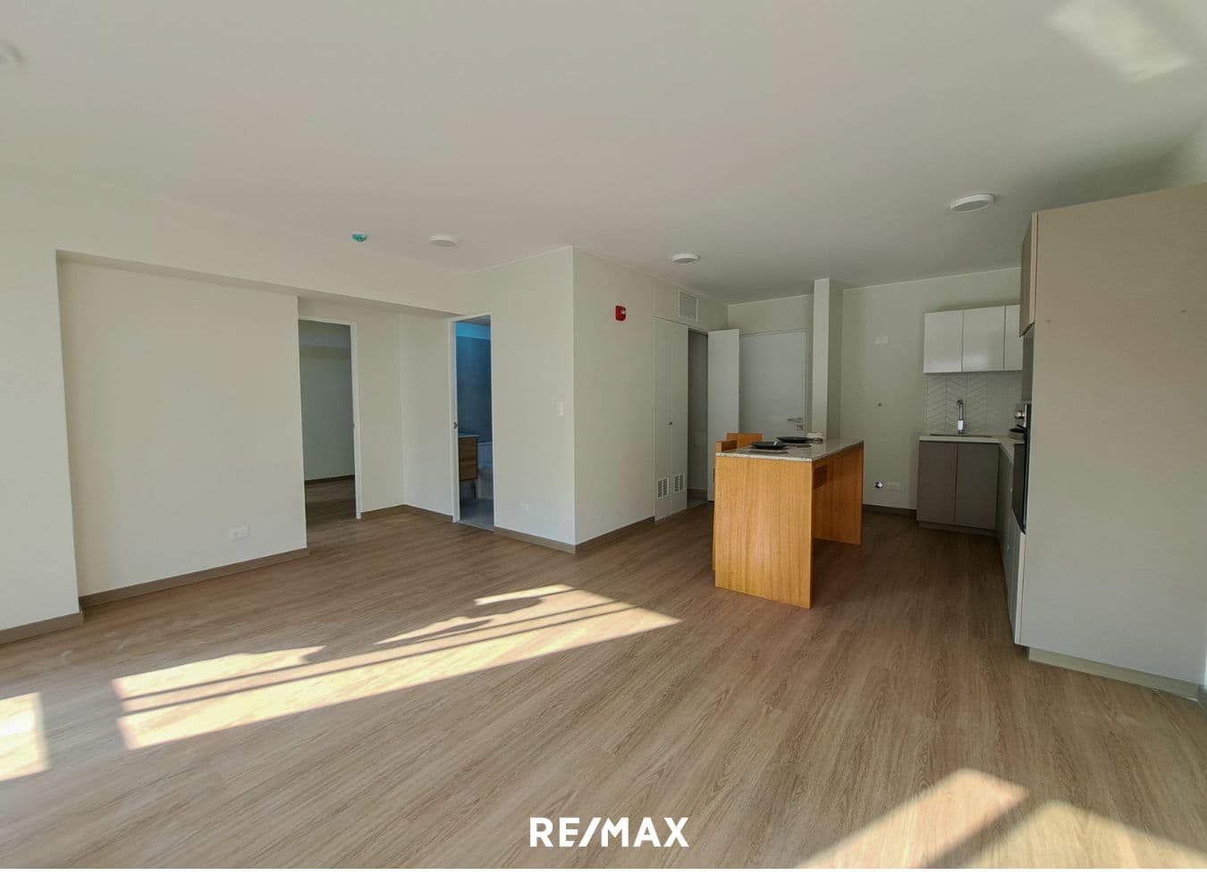 Departamento En Venta En Miraflores, Con Cochera Y Vista Externa — foto 12