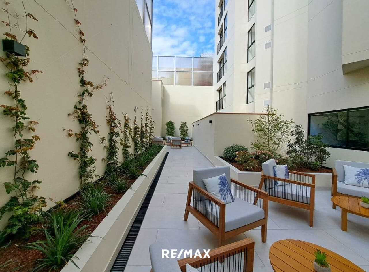Departamento En Venta En Miraflores, Con Cochera Y Vista Externa — foto 4