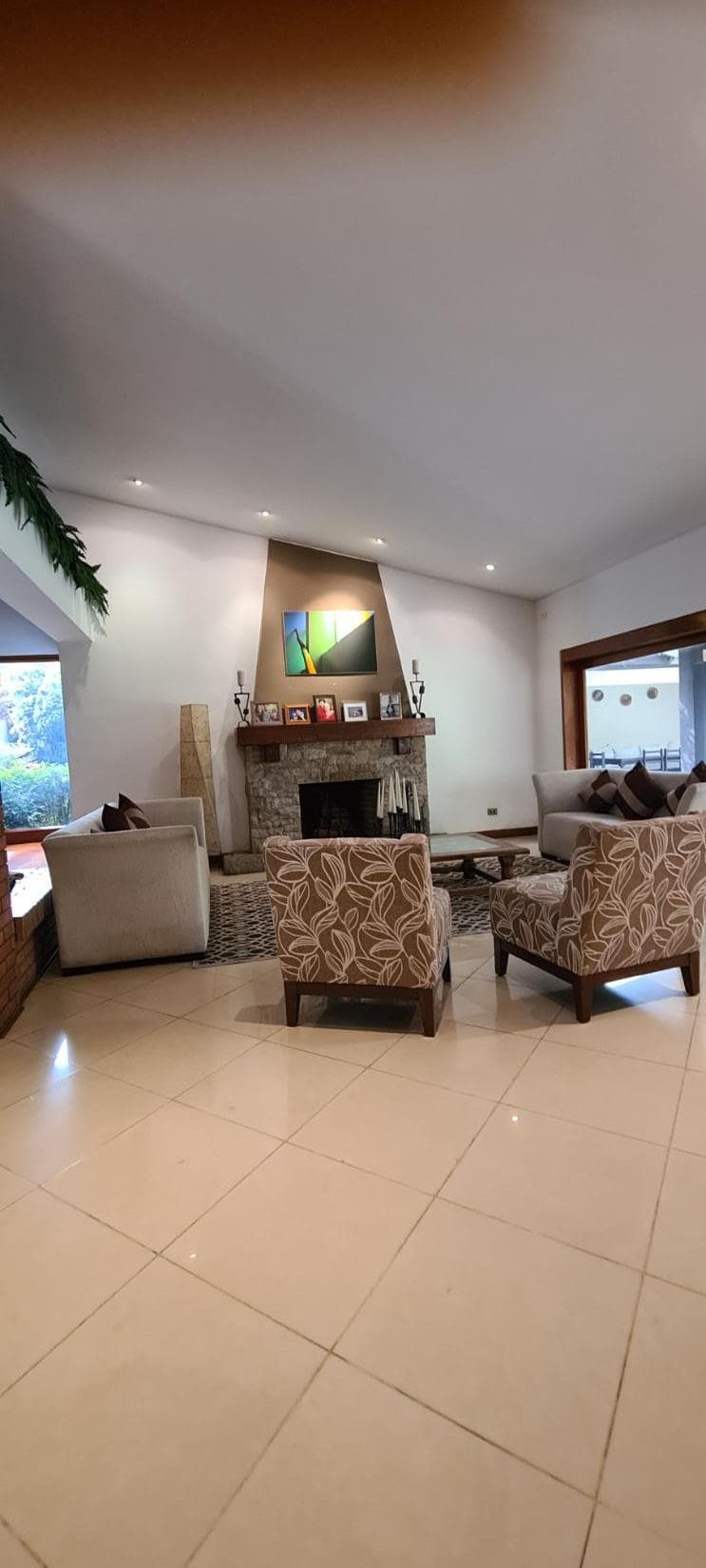 VENTA DE LINDA Y AMPLIA  CASA CON PISCINA  DE 2000 M2 EN LA MOLINA — foto 5