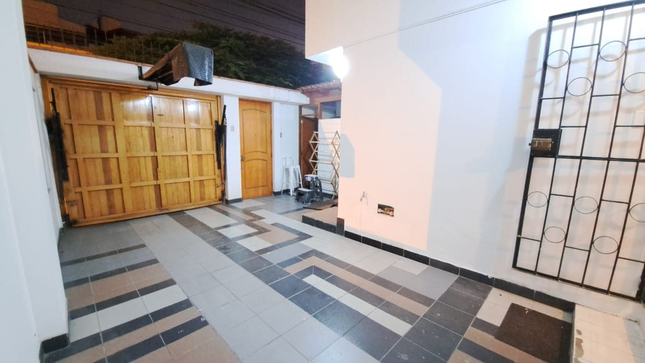 VENDO DUPLEX EN SURQUILLO - A UN PASO DE SAN ISIDRO — foto 2