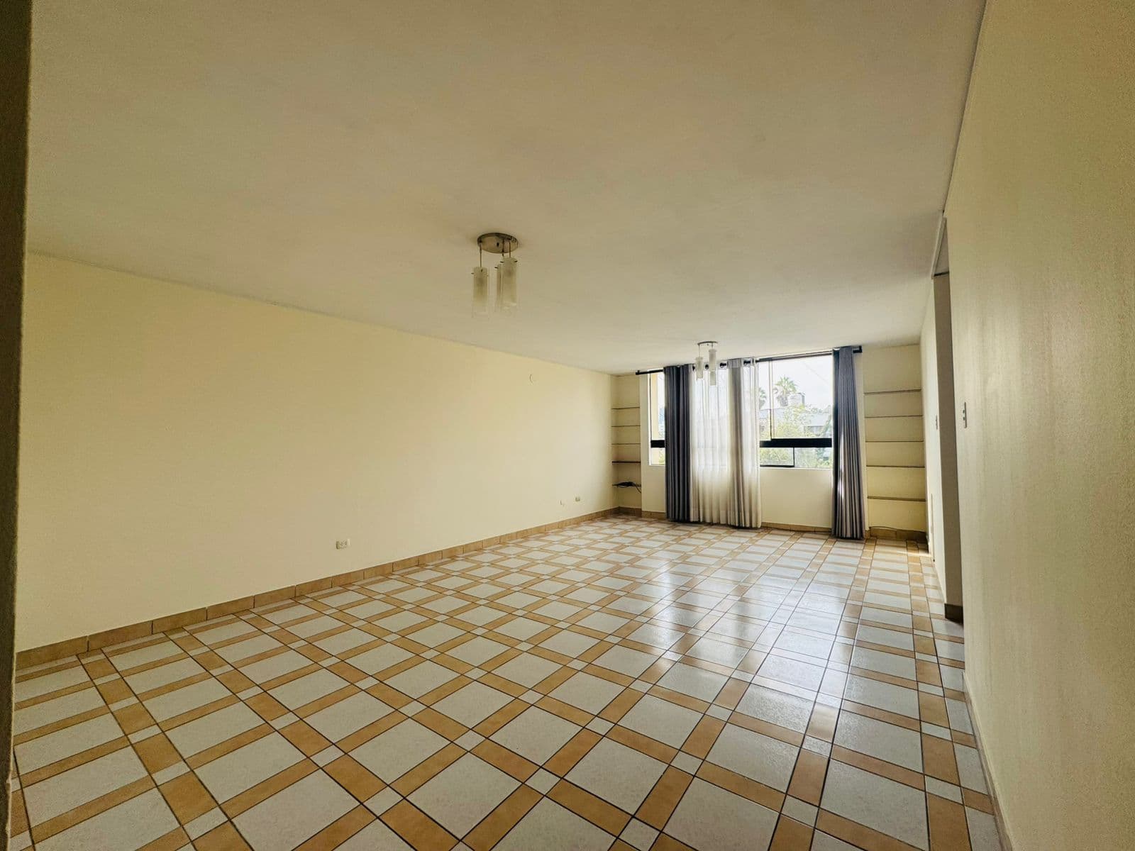 VENDO AMPLIO Y LUMINOSO DEPARTAMENTO EN SAN ISIDRO – 198 m²