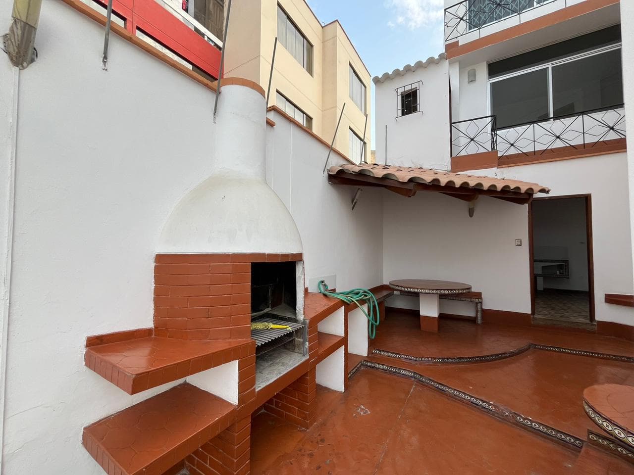SE VENDE CASA EN LA RINCONADA DEL LAGO EN LA MOLINA CON PISCINA — foto 3