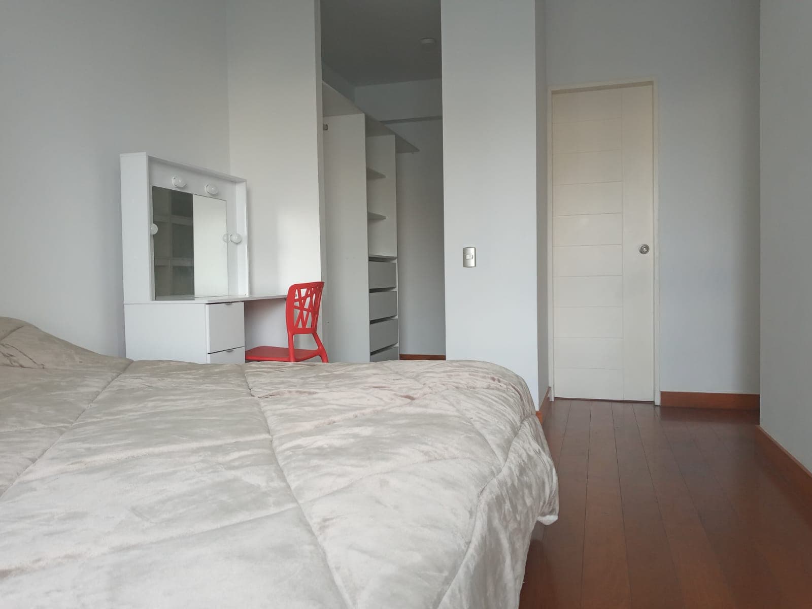SE vende comodo y espacioso departamento en la centrica av salaverry san isidro — foto 5