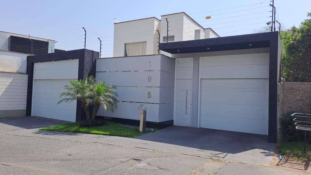 Ocasión Venta De Casa $ 399,999, Urb Sol De La Molina — foto 1