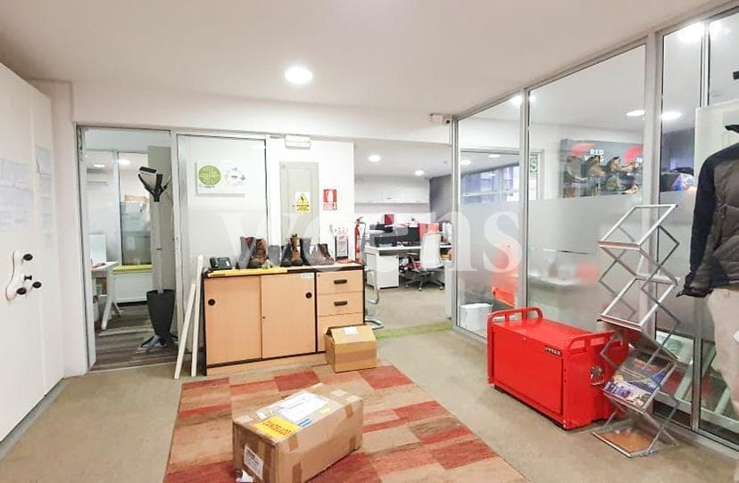 WEENS VENDE OFICINA EN SAN ISIDRO . MUY BUENA UBICACIÓN Y DISTRIBUCIÓN — foto 2