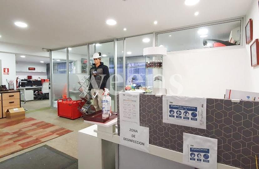 WEENS VENDE OFICINA EN SAN ISIDRO . MUY BUENA UBICACIÓN Y DISTRIBUCIÓN — foto 1
