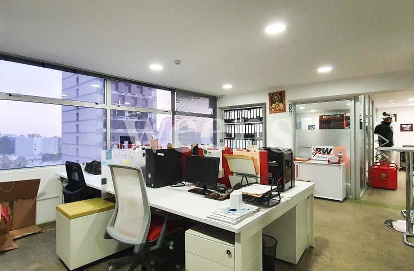 WEENS VENDE OFICINA EN SAN ISIDRO . MUY BUENA UBICACIÓN Y DISTRIBUCIÓN