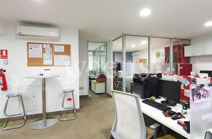 WEENS VENDE OFICINA EN SAN ISIDRO . MUY BUENA UBICACIÓN Y DISTRIBUCIÓN — foto 5