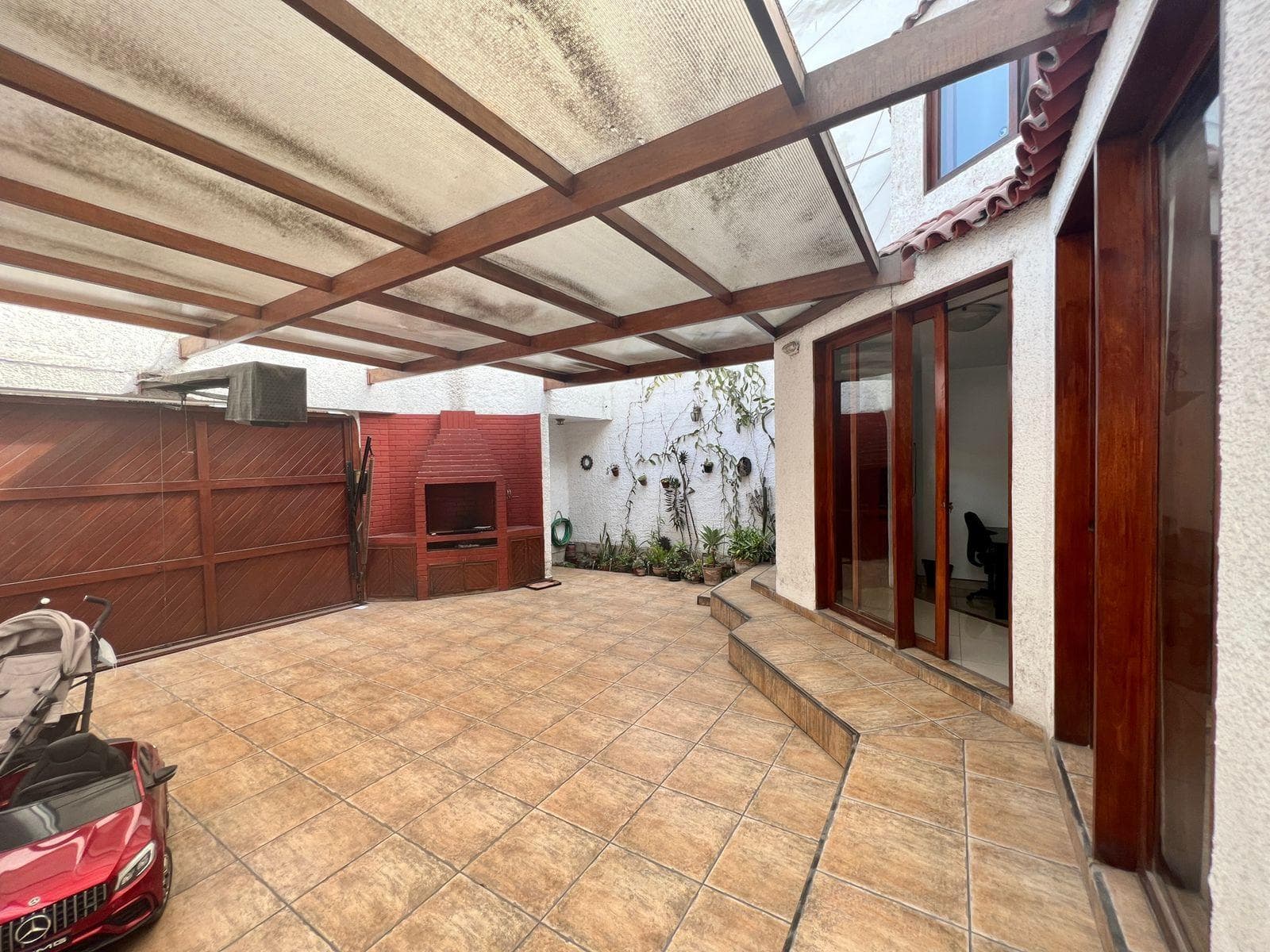 AMPLIA CASA EN VENTA EN LA MOLINA — foto 1