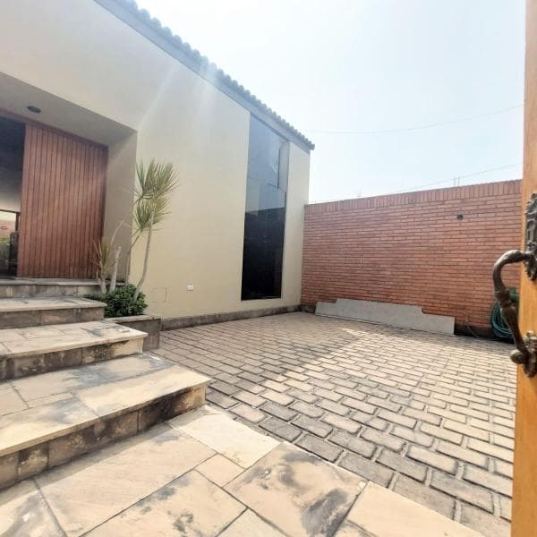 SE VENDE AMPLIA CASA PRECIO DE OCASION — foto 1