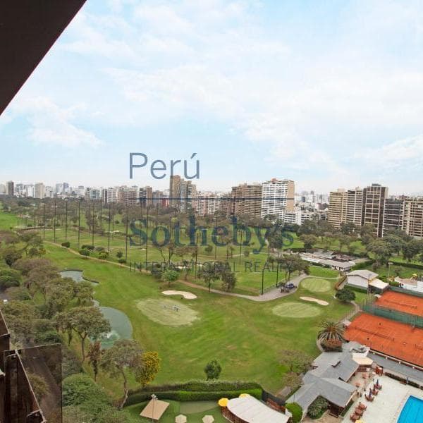 Exclusivo Departamento frente al Golf con una vista espectacular