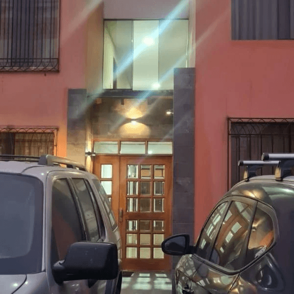 Encantador departamento en una ubicacin inmejorable Av El Corregidor — foto 1