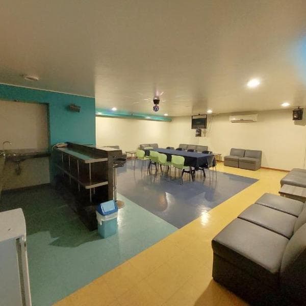 SE VENDE HOTEL DE SEIS PISOS EN LINCE LIMITE CON SAN ISIDRO — foto 1