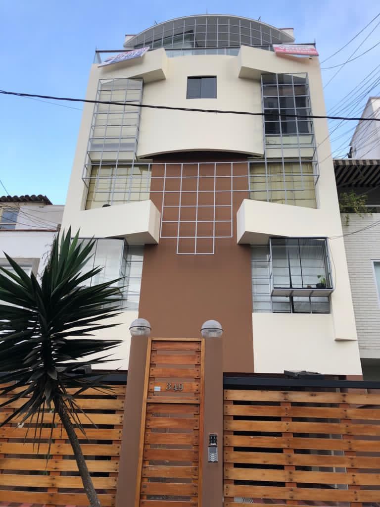 OCASION!!! DUPLEX / 2 DORMITORIOS/ CERCA A LARCOMAR MIRAFLORES — foto 1