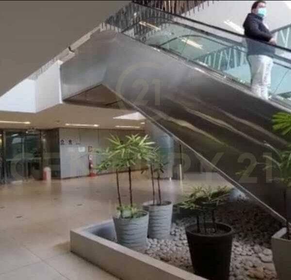 ¡GRAN OPORTUNIDAD! VENTA DE OFICINA EN CASCO EN LA MEJOR ZONA DE LA MOLINA — foto 3