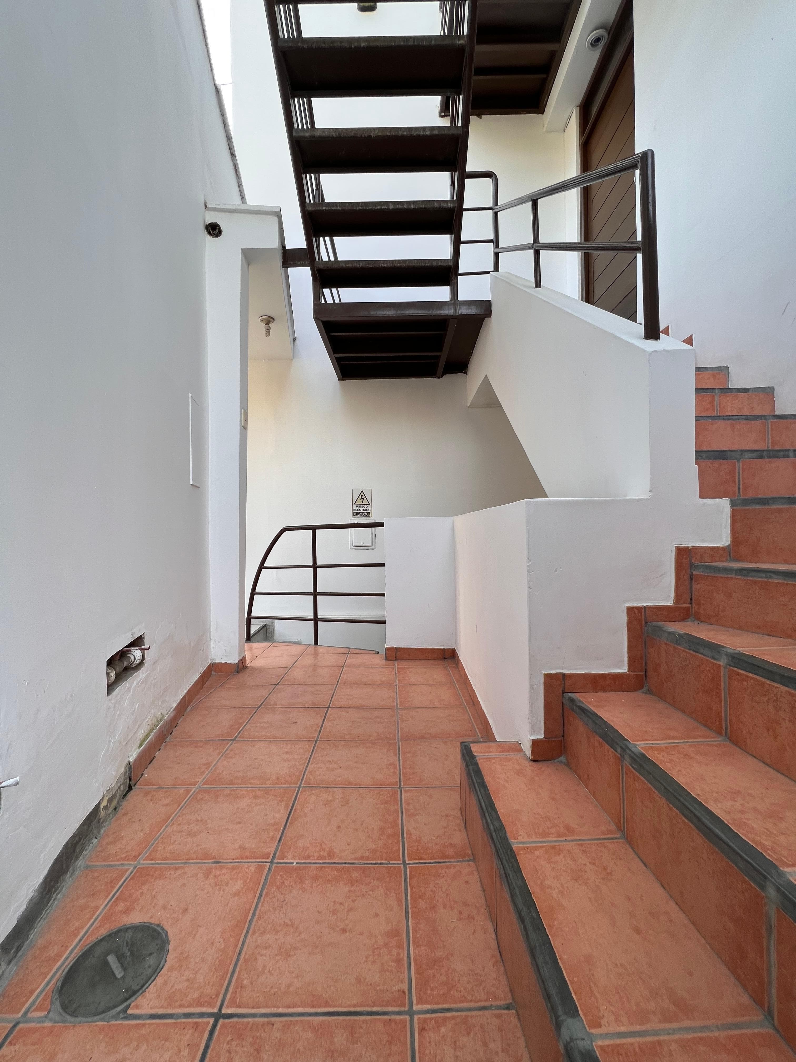 OPORTUNIDAD DE INVERSION  RENTABLE LOCAL NIDO + EDIFICIO CON 2 DPTOS INCLUIDOS. — foto 12