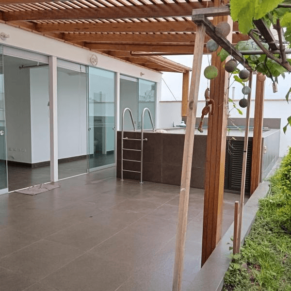 REMATO DEPARTAMENTO DUPLEX CON PISCINA EMBAJADA DE BRASIL MIRAFLORES — foto 2