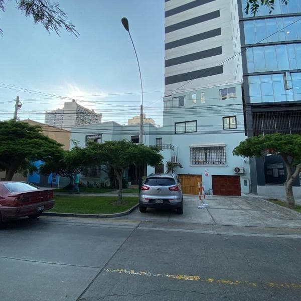 Hermosa Casa En Venta Magdalena limite Con San Isidro — foto 2
