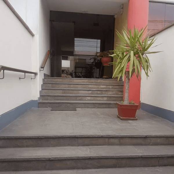 SE VENDE DEPARTAMENTO EN ALOSO DE MOLINA EN CUARTO PISO CON ASCENSOR SURCO — foto 1