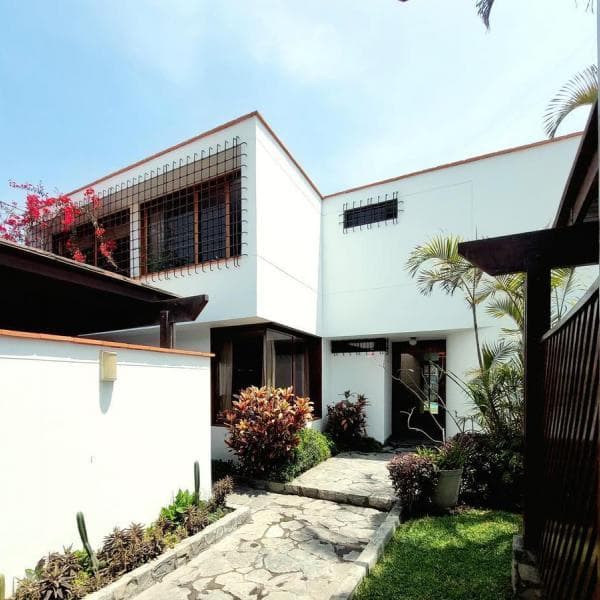 Excelente casa con gran jardín mas cerra - La Molina Vieja — foto 3