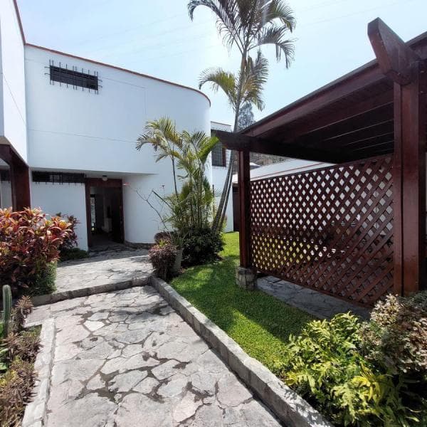 Excelente casa con gran jardín mas cerra - La Molina Vieja — foto 2