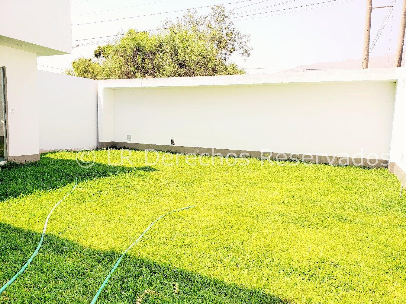 Venta de moderna casa en condominio en El Sol de La Molina — foto 1
