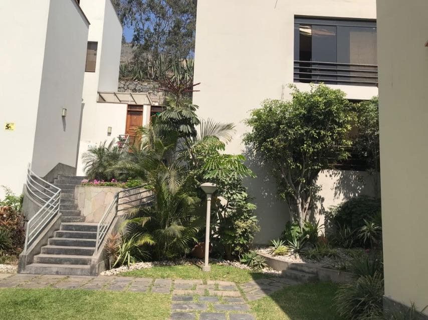 VENDO LINDA CASA LA MOLINA