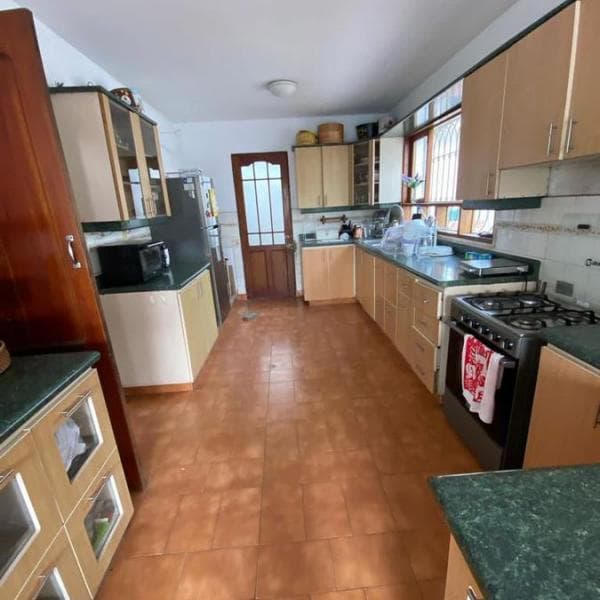 Oportunidad - VENTA DE CASA EN EL SOL DE LA MOLINA — foto 5