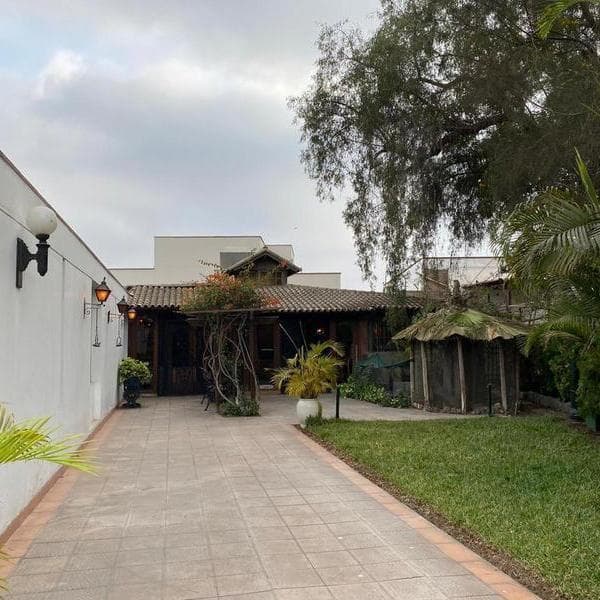 VENTA DE HERMOSA CASA CON JARDINES EN LA MOLINA — foto 13