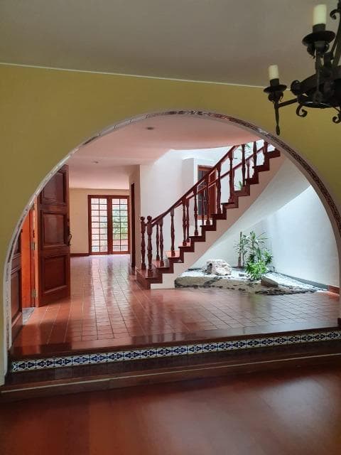 VENTA DE CASA CONSERVADA EN LA MOLINA. — foto 2