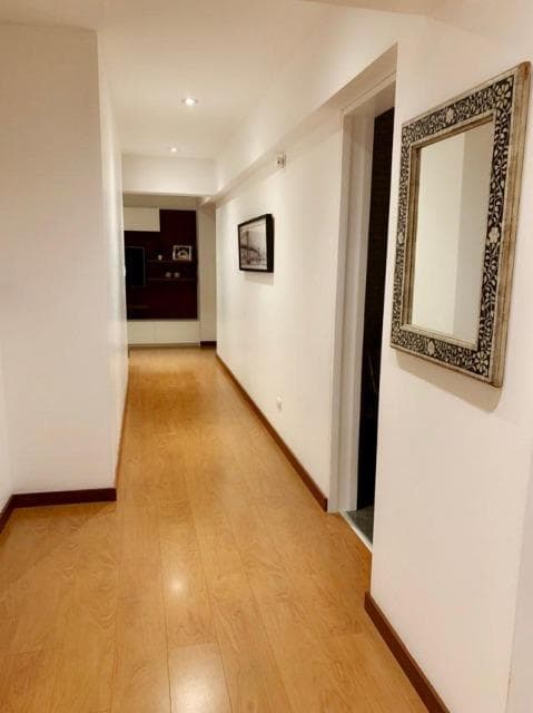 RODEADO DE PARQUES SE ENCUENTRA ESTE DEPARTAMENTO EN VENTA EN MIRAFLORES LIMITE CON SAN ISIDRO — foto 2