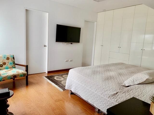 RODEADO DE PARQUES SE ENCUENTRA ESTE DEPARTAMENTO EN VENTA EN MIRAFLORES LIMITE CON SAN ISIDRO — foto 4