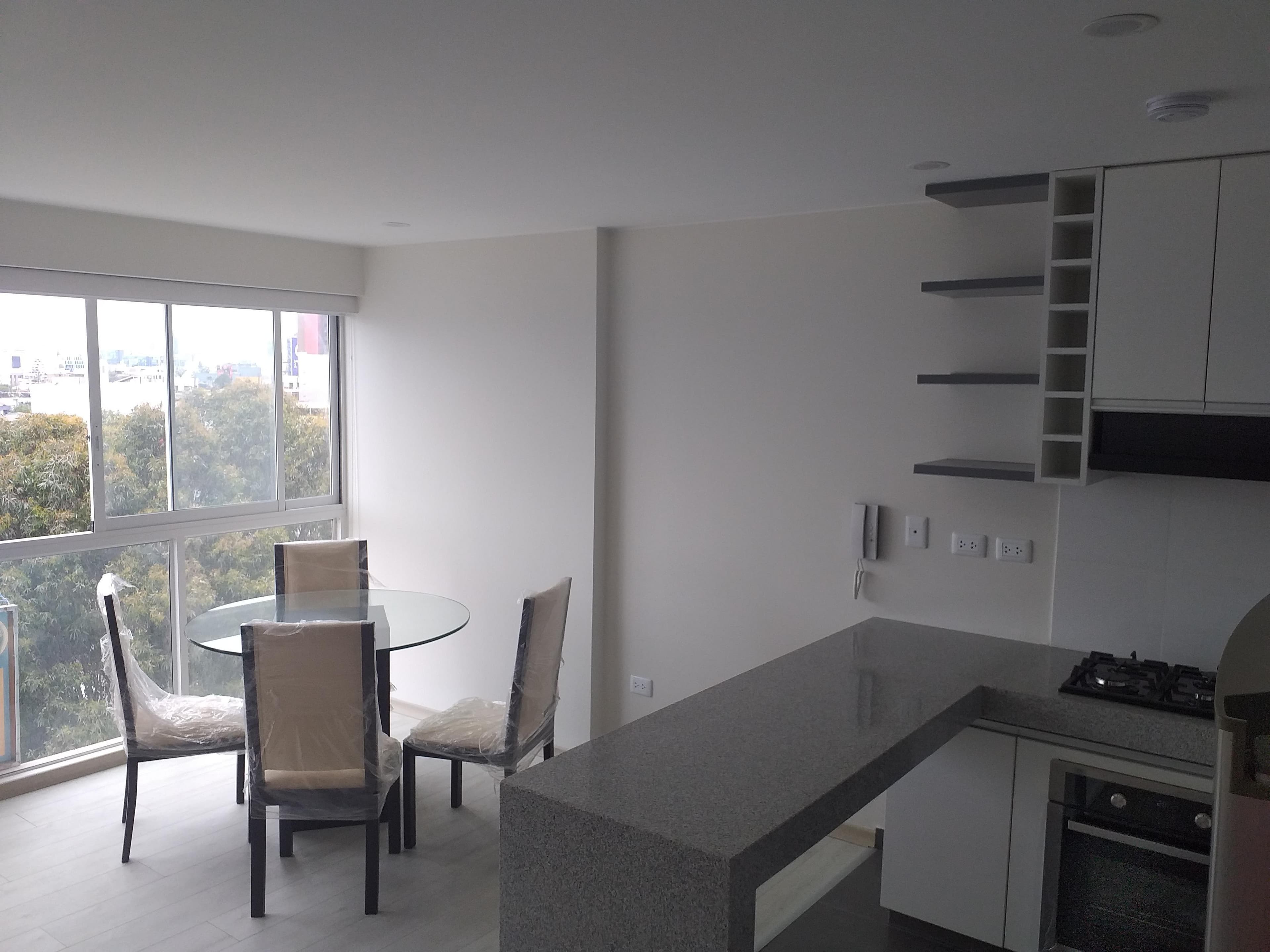 Moderno y funcional departamento amoblado límite San Isidro — foto 1
