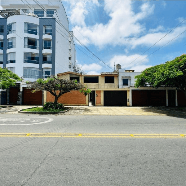 VENDO TERRENO EN SAN ISIDRO altura a Corpac parmetros para  pisos