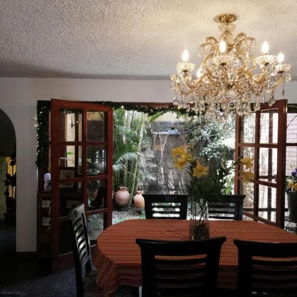 Inmueble ideal para uso profesional y vivienda - Casa, 2 dptos  y  1 oficina — foto 1