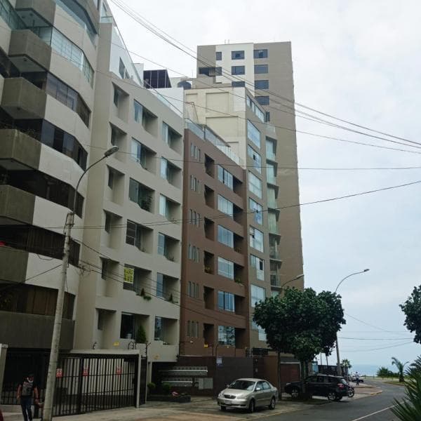 VENTA DE LINDO DEPARTAMENTO EN MIRAFLORES 2 DORM 80m2 lateral al mar.