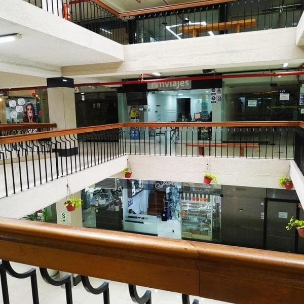 OPORTUNIDAD: EN VENTA  TIENDA EN EL CENTRO COMERCIAL DE CHACARILLA!! — foto 11