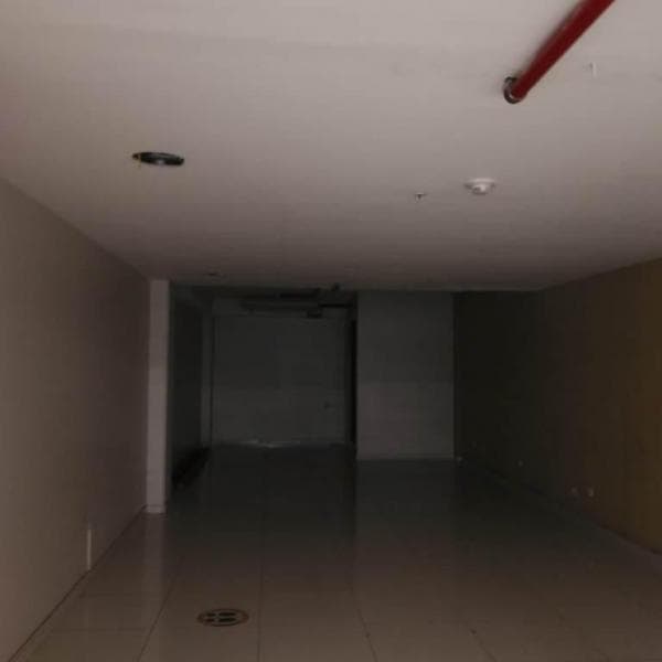 OPORTUNIDAD: EN VENTA  TIENDA EN EL CENTRO COMERCIAL DE CHACARILLA!! — foto 8
