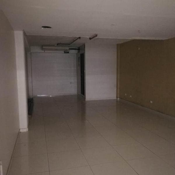OPORTUNIDAD: EN VENTA  TIENDA EN EL CENTRO COMERCIAL DE CHACARILLA!! — foto 5