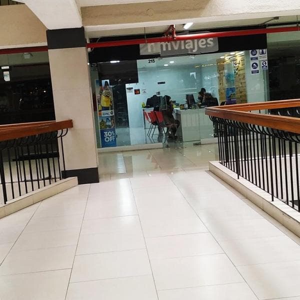 OPORTUNIDAD: EN VENTA  TIENDA EN EL CENTRO COMERCIAL DE CHACARILLA!! — foto 12