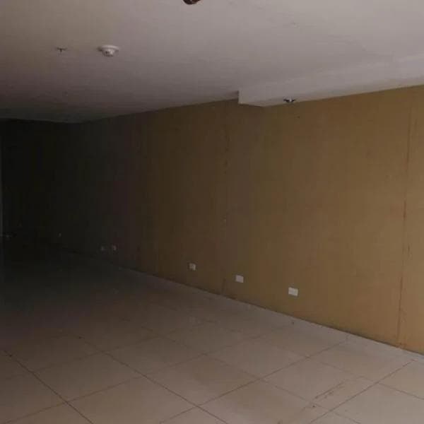 OPORTUNIDAD: EN VENTA  TIENDA EN EL CENTRO COMERCIAL DE CHACARILLA!! — foto 7