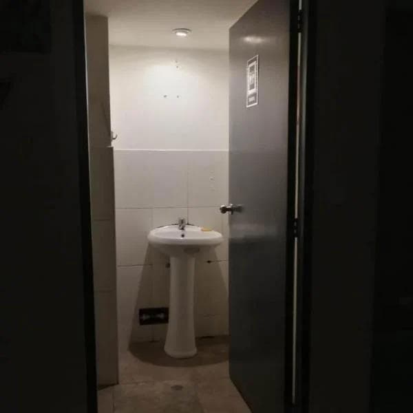 OPORTUNIDAD: EN VENTA  TIENDA EN EL CENTRO COMERCIAL DE CHACARILLA!! — foto 10