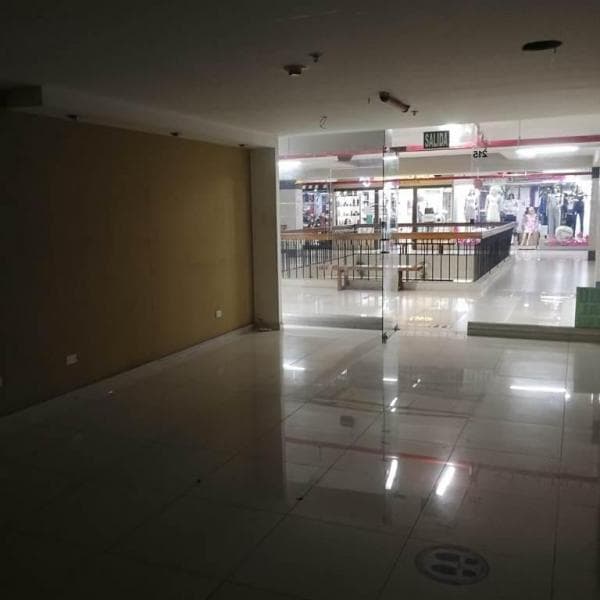 OPORTUNIDAD: EN VENTA  TIENDA EN EL CENTRO COMERCIAL DE CHACARILLA!! — foto 2