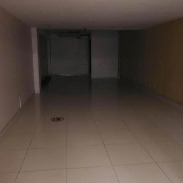 OPORTUNIDAD: EN VENTA  TIENDA EN EL CENTRO COMERCIAL DE CHACARILLA!! — foto 9